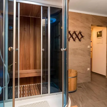 Stunning In With Sauna * מרקופאלי