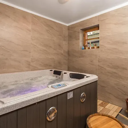 בית נופש Stunning In With Sauna *